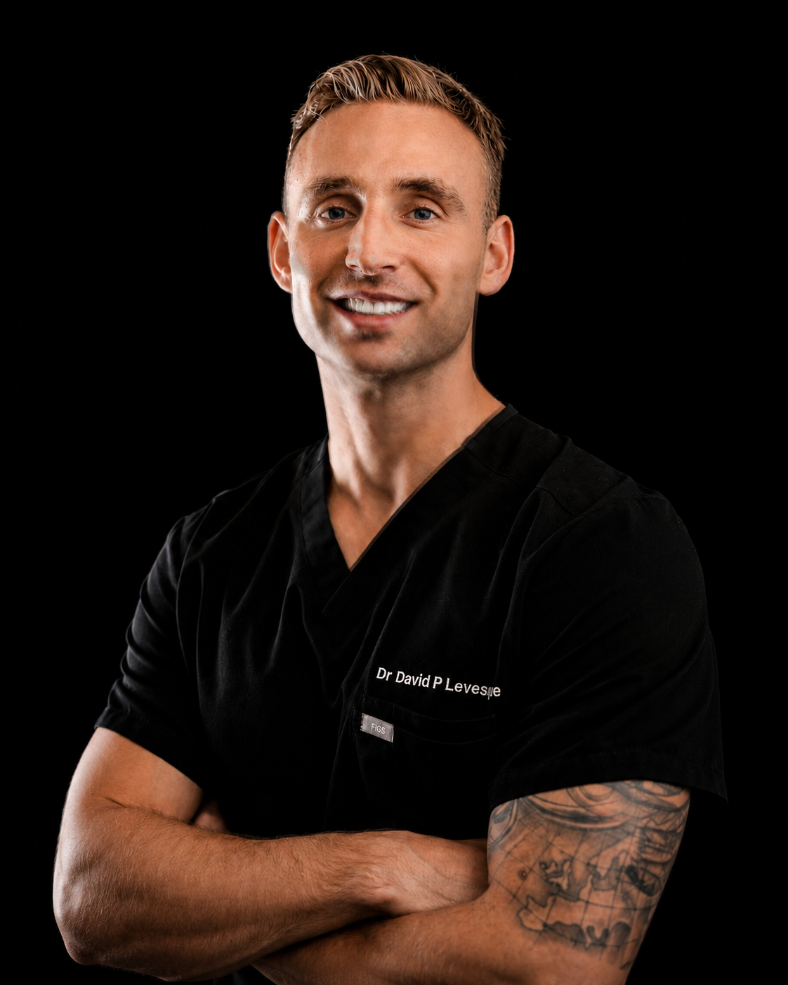 Dr David Perrault-Lévesque, portrait professionnel en uniforme clinique