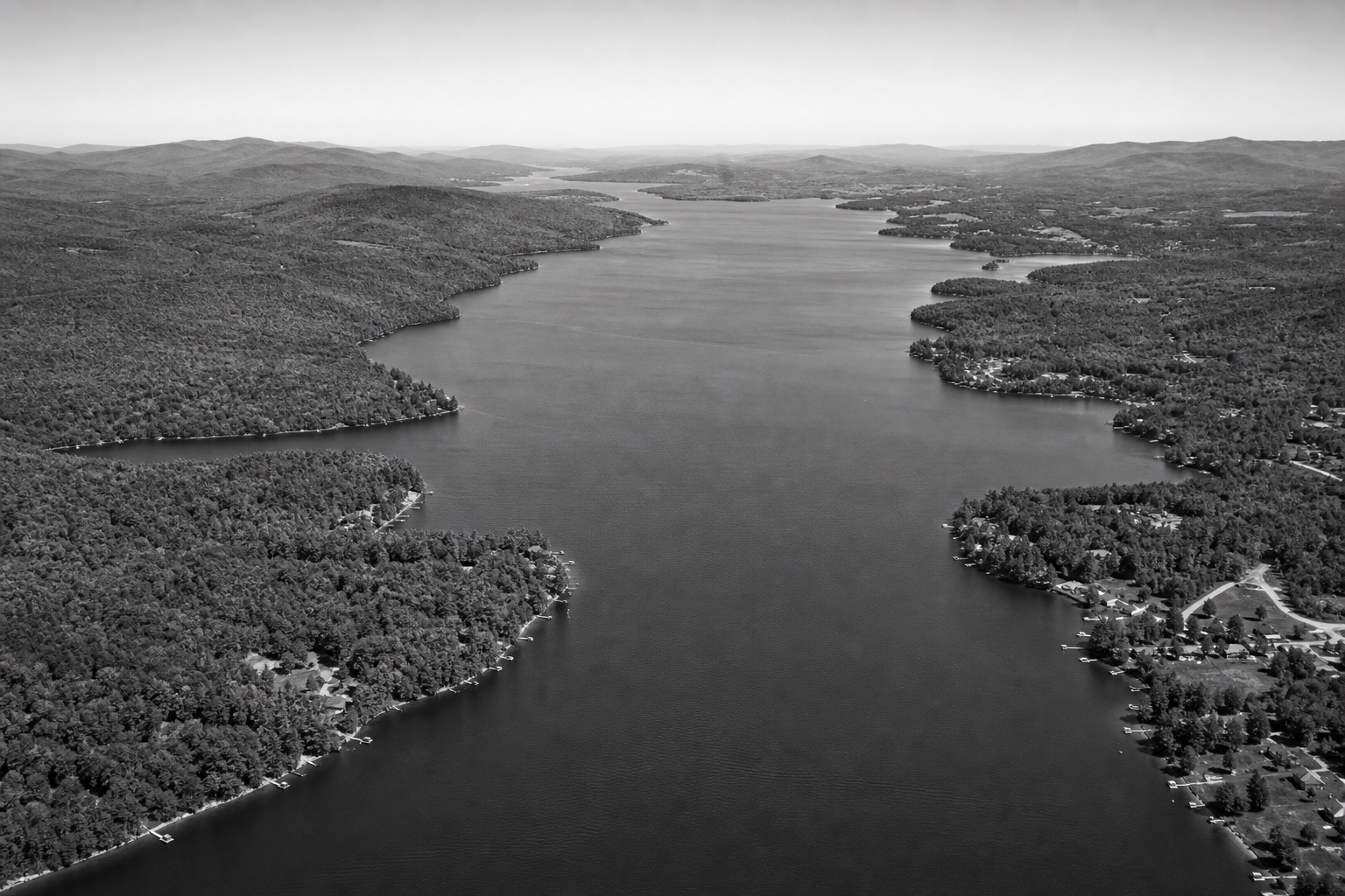 Vue aérienne du lac Memphrémagog en été — Magog, Estrie